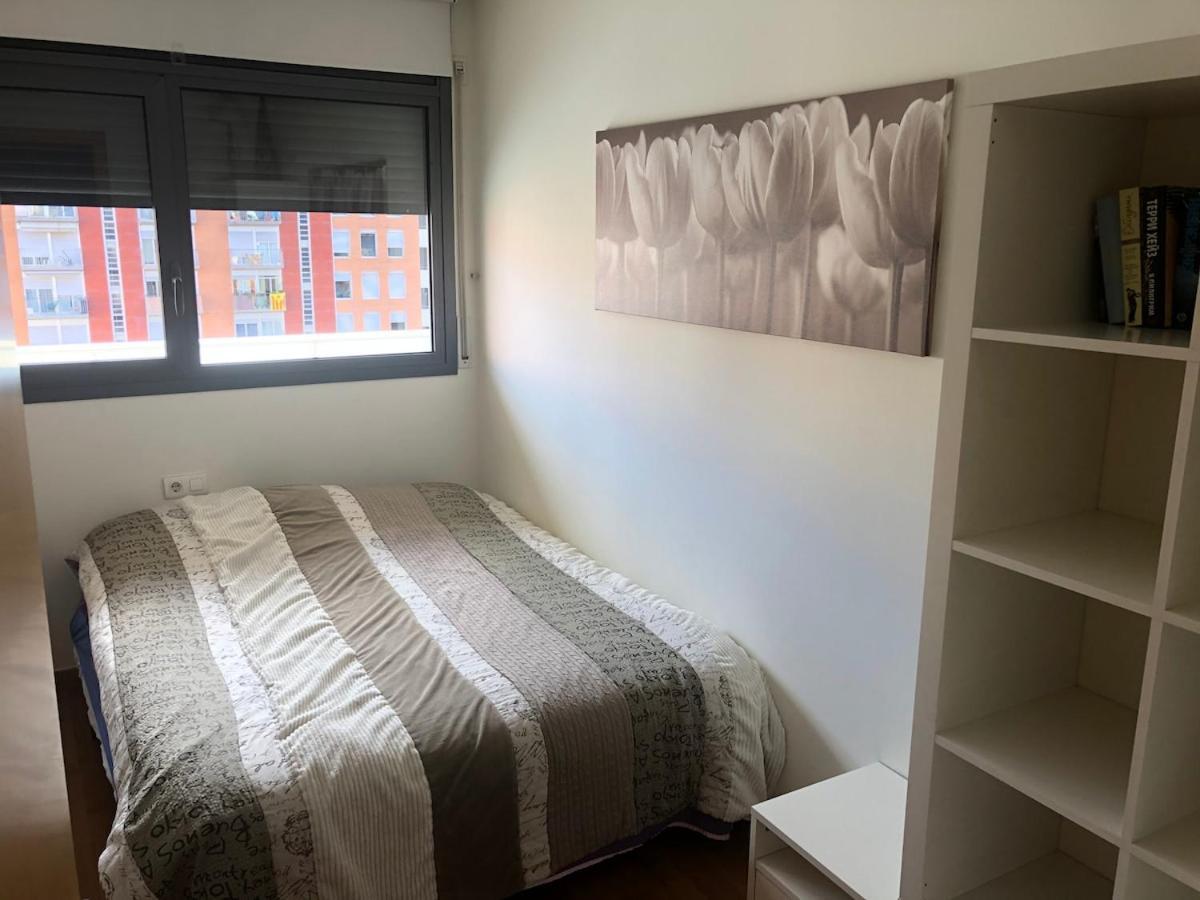 Apartament Quiet Modern 2 Bed With Balcony, Pool And Free Parking *